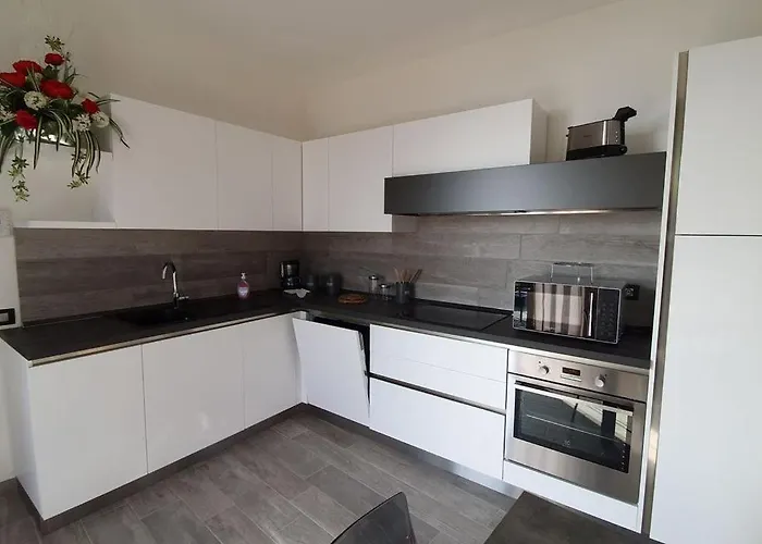 Panorama Apartment *